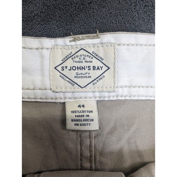St. John's Bay Men's Shorts British Khaki Legacy Flat Front Size 44 x 10" Inseam - Picture 8 of 10